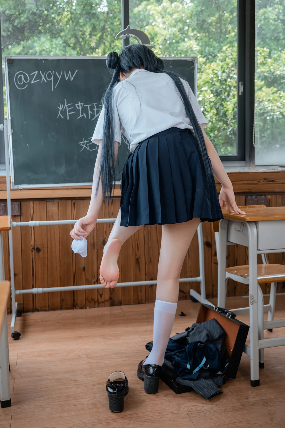 炸虾球耶呜_No_001_蔚蓝档案_妃咲_制服_44P_102MB tg@simisebaisi 【丝足阁】037.webp